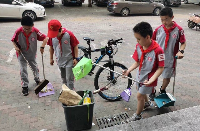 家校协同，以家庭为基础、以学校为主导