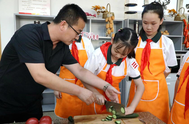 “生活劳动 生产劳动 服务型劳动”相结合 培养学生劳动素养